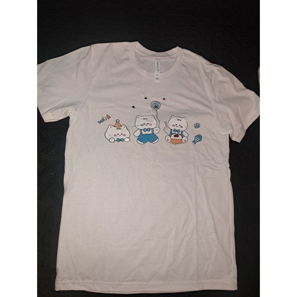 NIB- White ladies or teen girls sleeping shirt with baby kittens super soft! Med